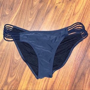 Strappy bikini bottoms